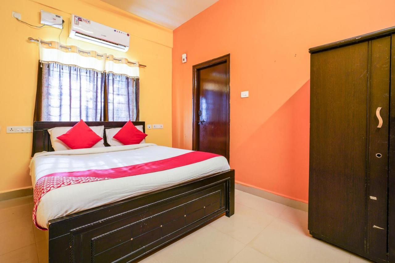 Oyo 70286 Svr Grand Hotel Hyderabad Exterior photo
