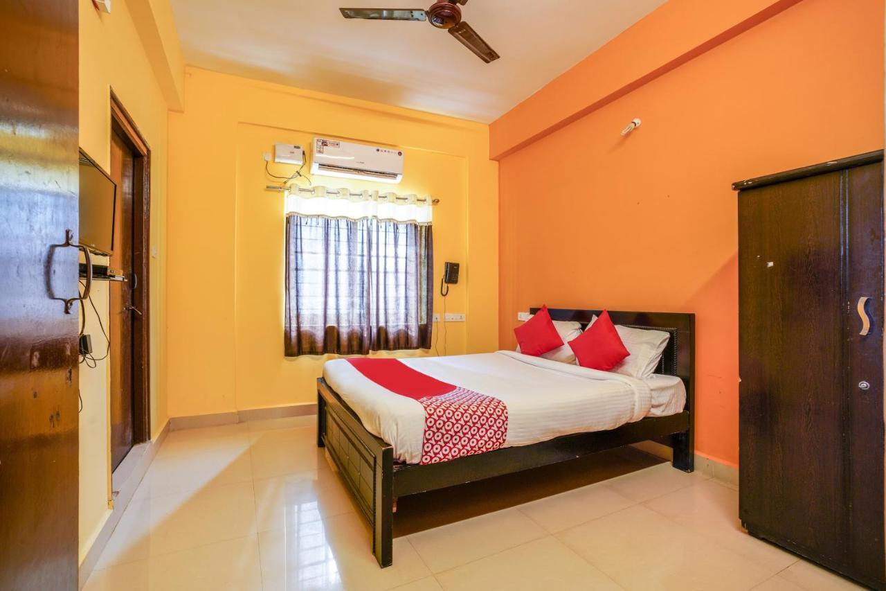 Oyo 70286 Svr Grand Hotel Hyderabad Exterior photo